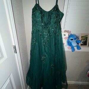 Elegant Green Embellished Prom Dress